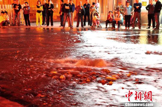 淄博自来水管道破裂